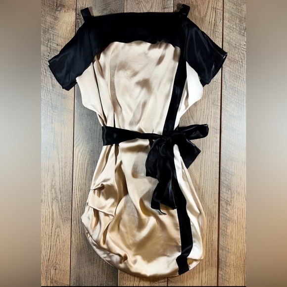 GOLD HAWK Dress Womens Small Tan Black Silk Ruched Side Stripe Open Shoulder NWT - Picture 2 of 10